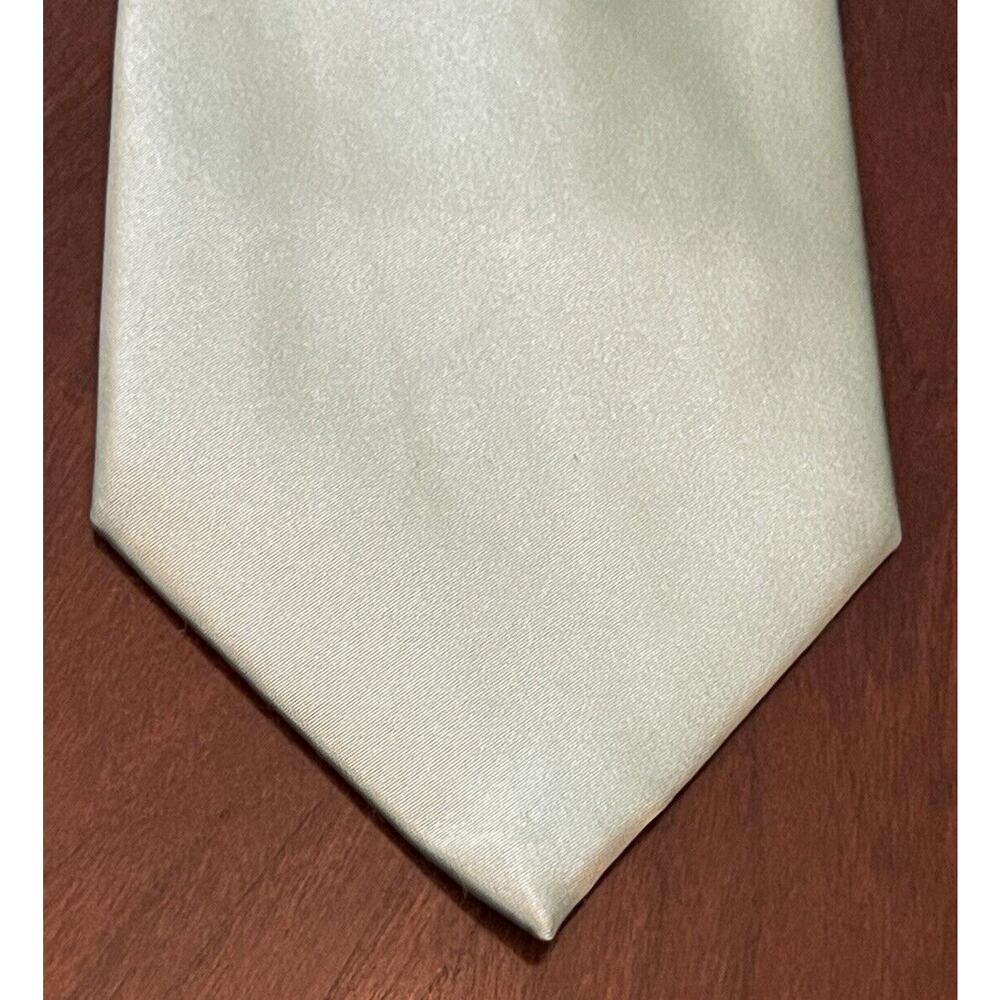 Metropolitan View Green Hand Made 100% Silk Men’s Neck Tie Made In China